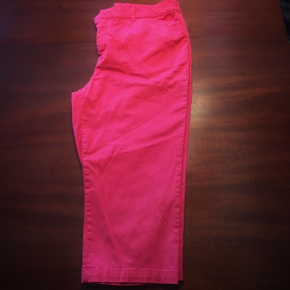Hot pink Croft and barrow Capri khaki pants